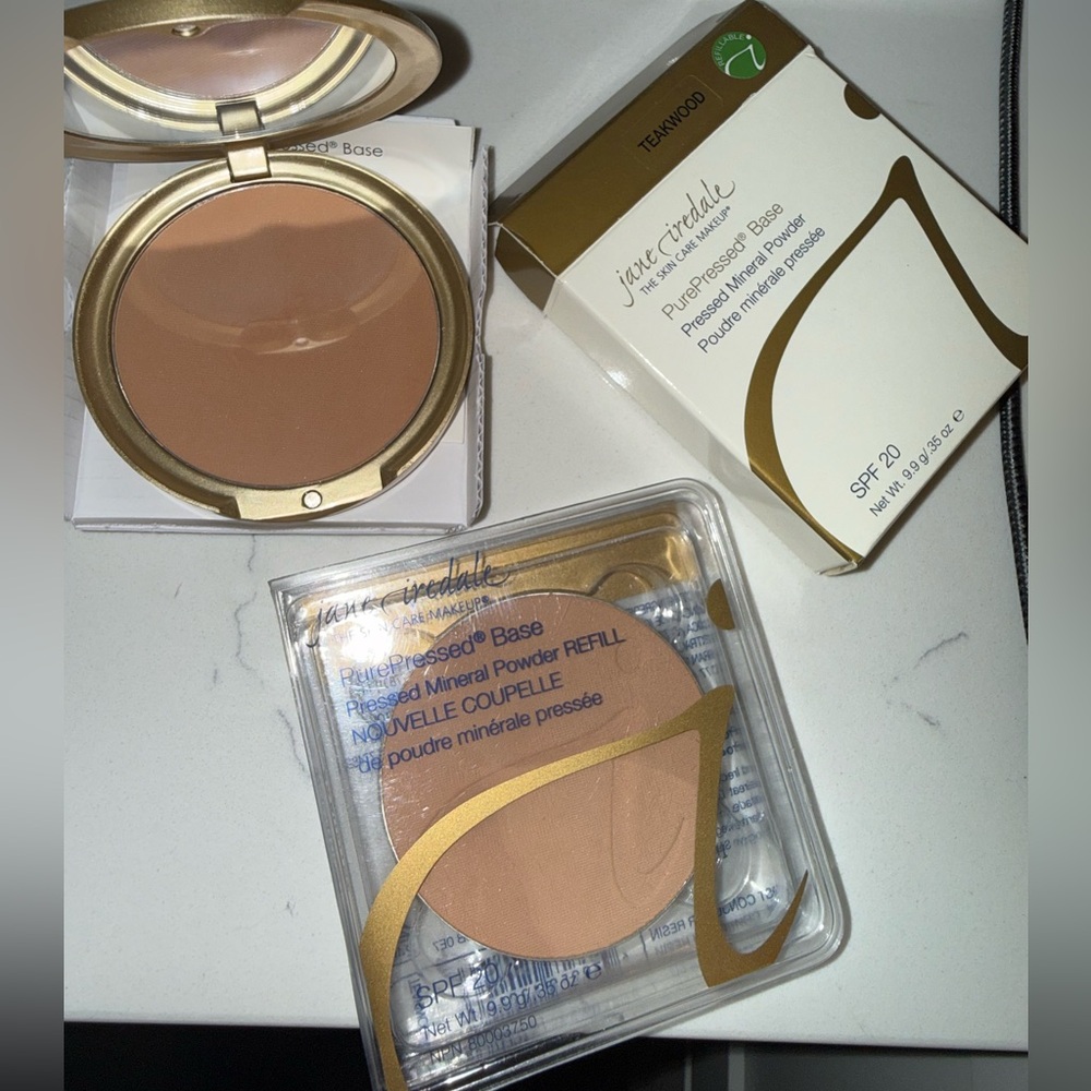 Jane Iredale PurePressed Base Mineral
Powder w/ 1 refill- NEW